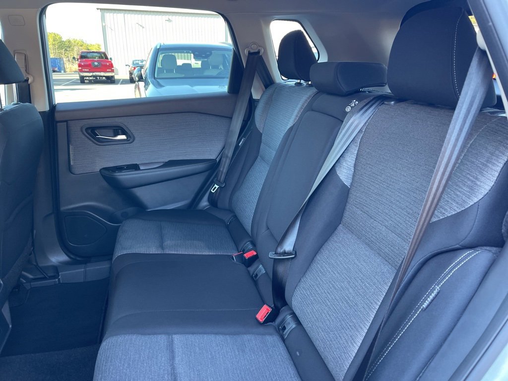 Used 2023 Nissan Rogue SV image 19