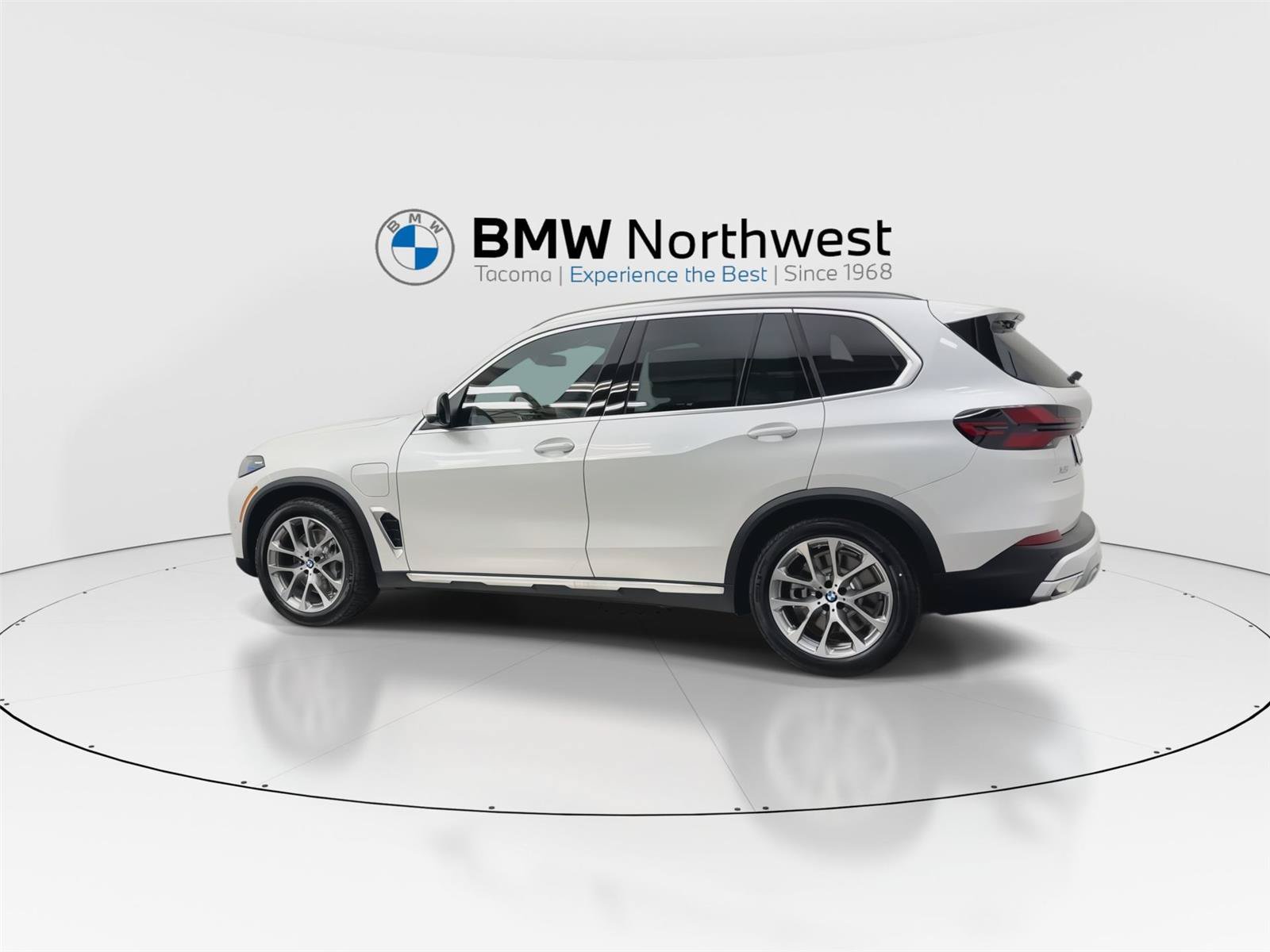 New 2026 BMW X5 xDrive50e w/ Climate Comfort Package AWD/4WD image 11