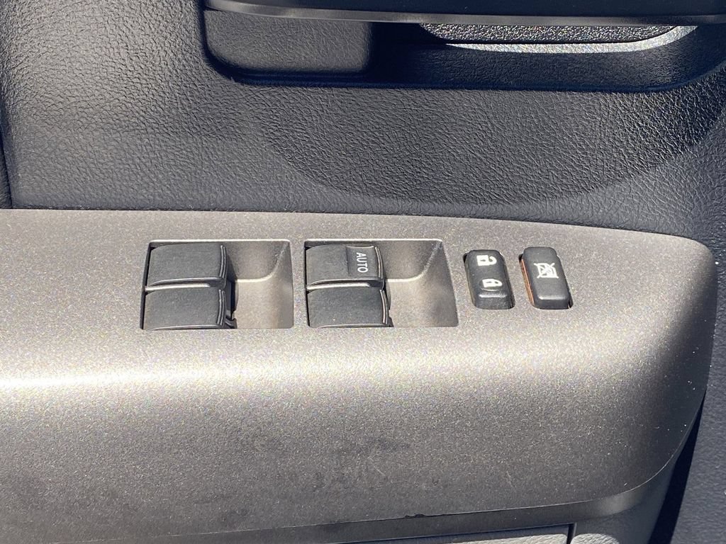 Used 2010 Toyota Tundra 4x4 CrewMax image 19