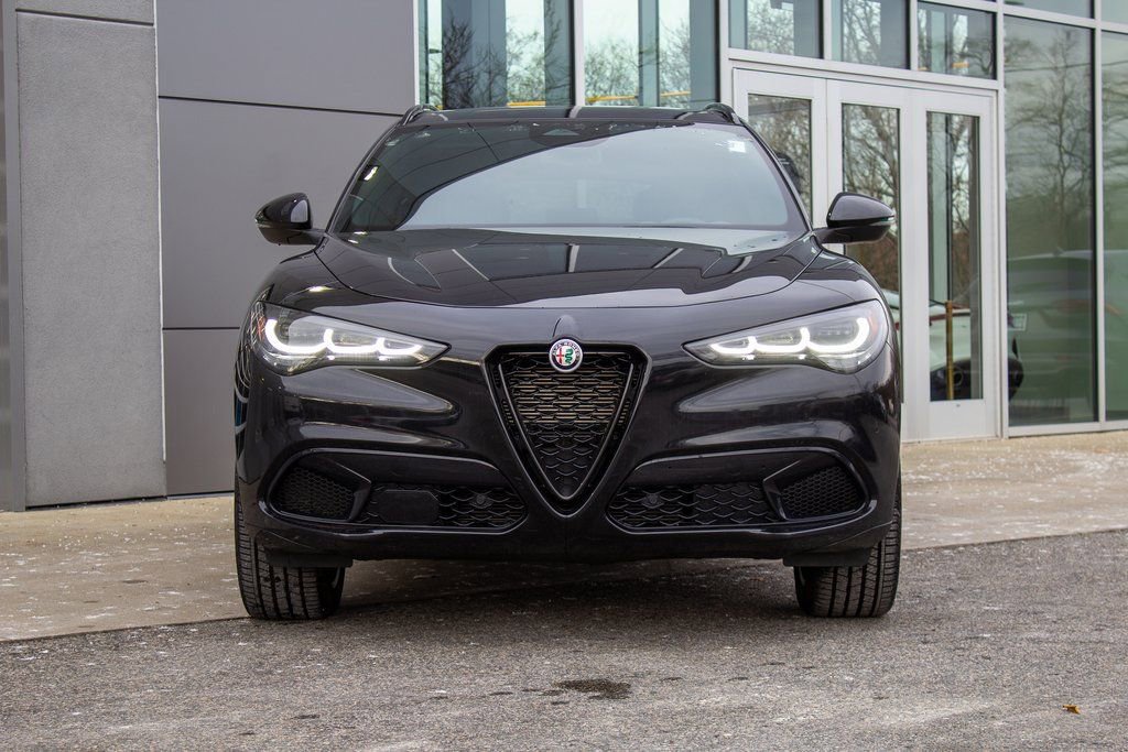 New 2025 Alfa Romeo Stelvio Sprint image 2
