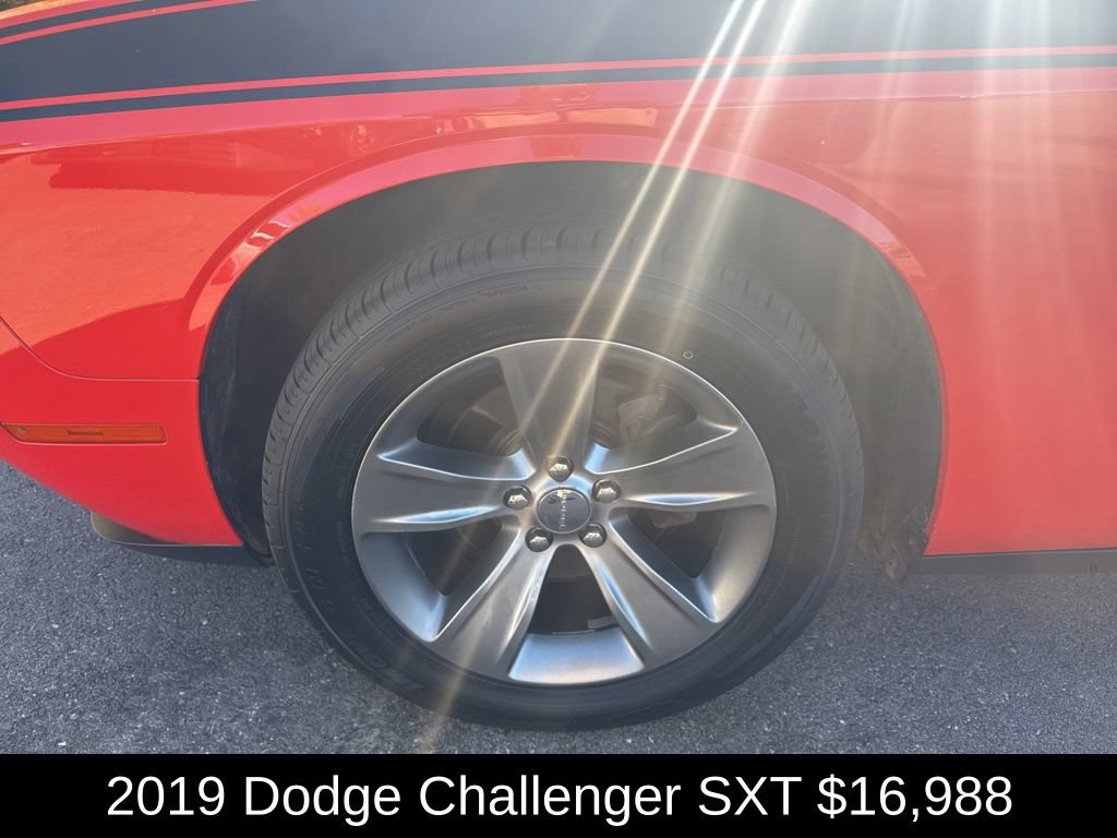 Used 2019 Dodge Challenger SXT RWD image 9