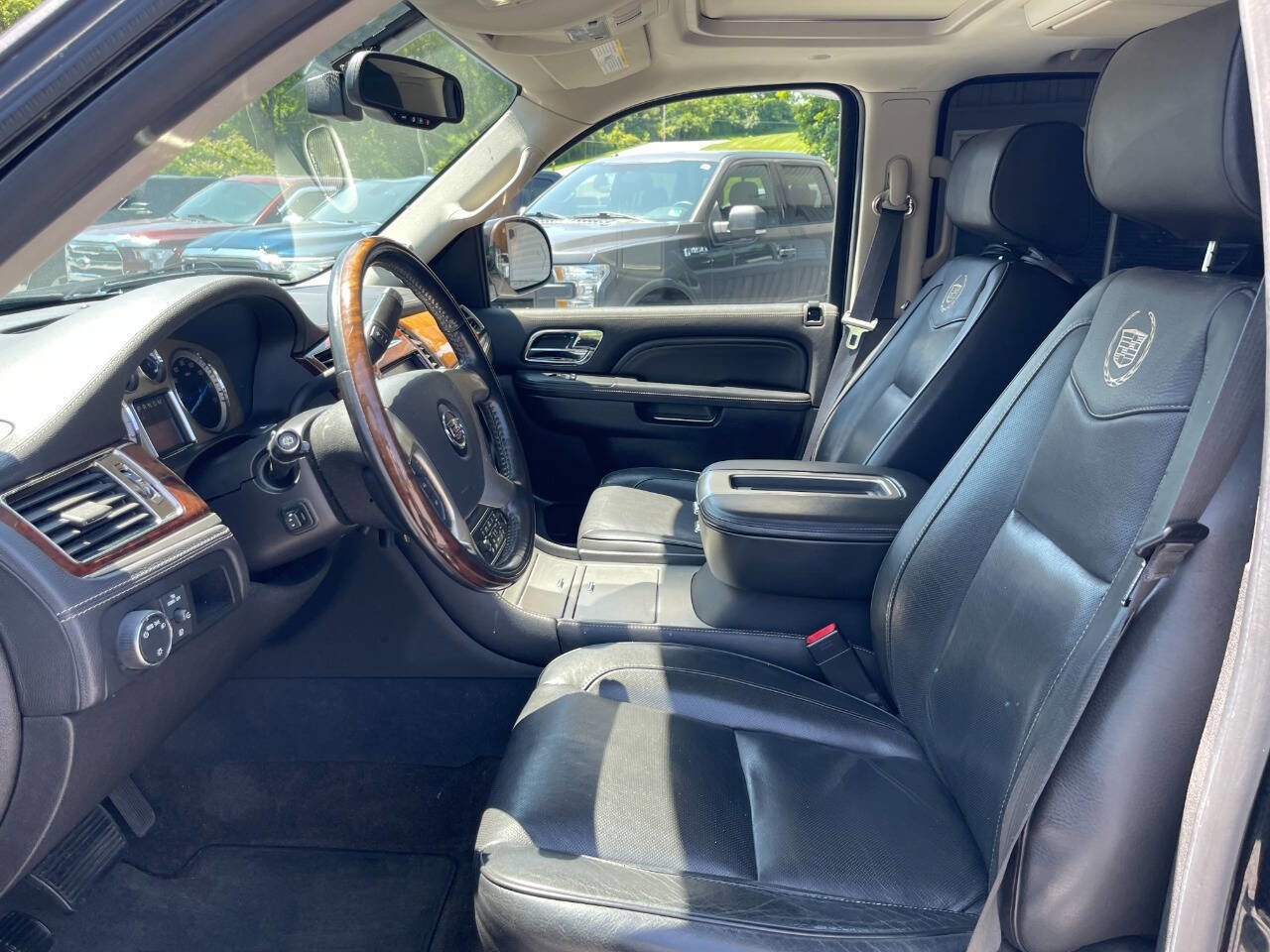 Used 2014 Cadillac Escalade Platinum image 16