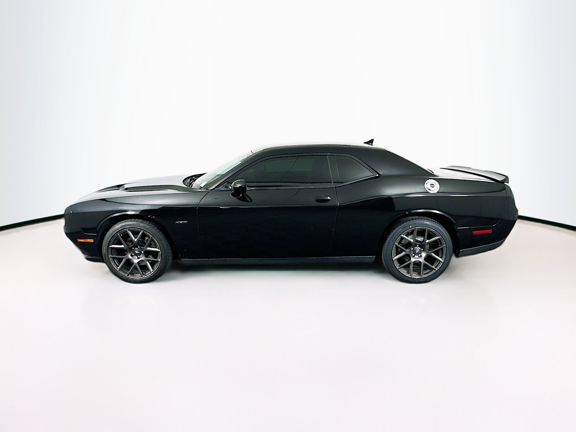 Used 2016 Dodge Challenger R/T Plus RWD image 4