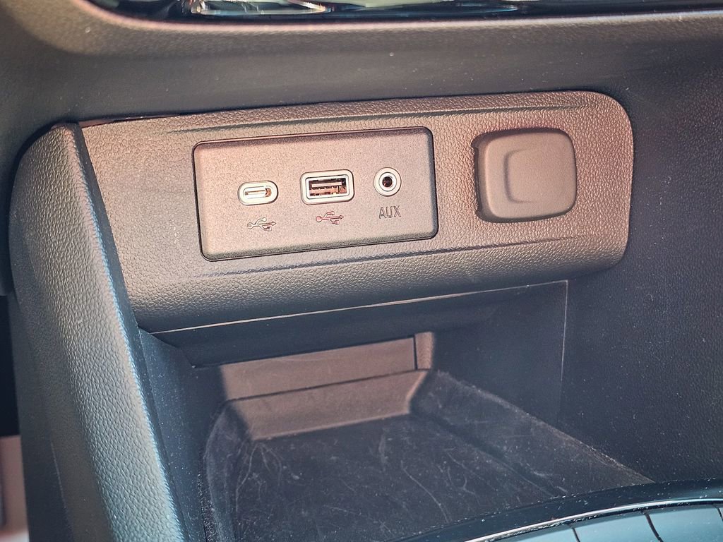 Used 2023 Buick Encore GX Select w/ Safety Package II image 23