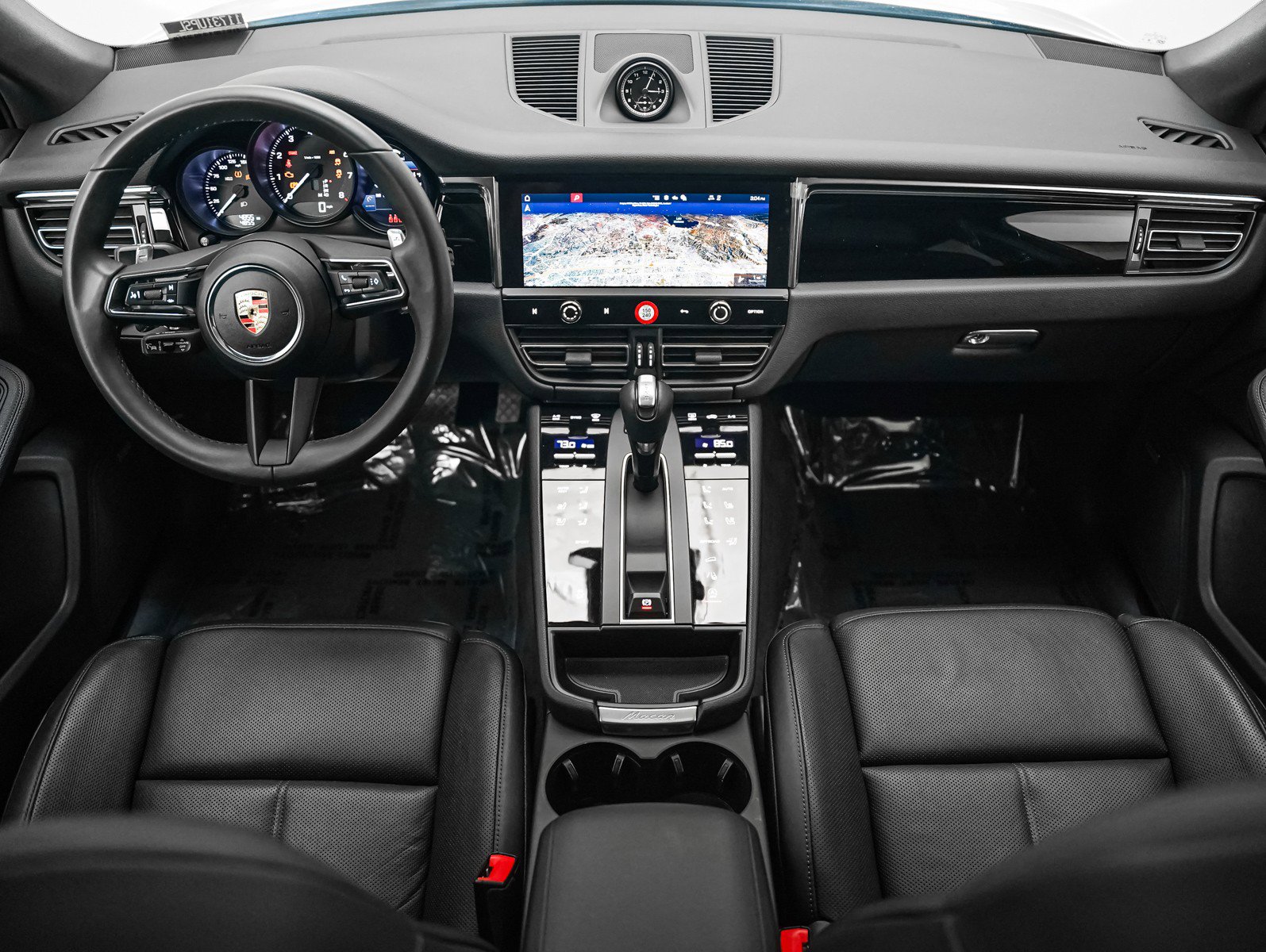 Certified 2025 Porsche Macan image 15