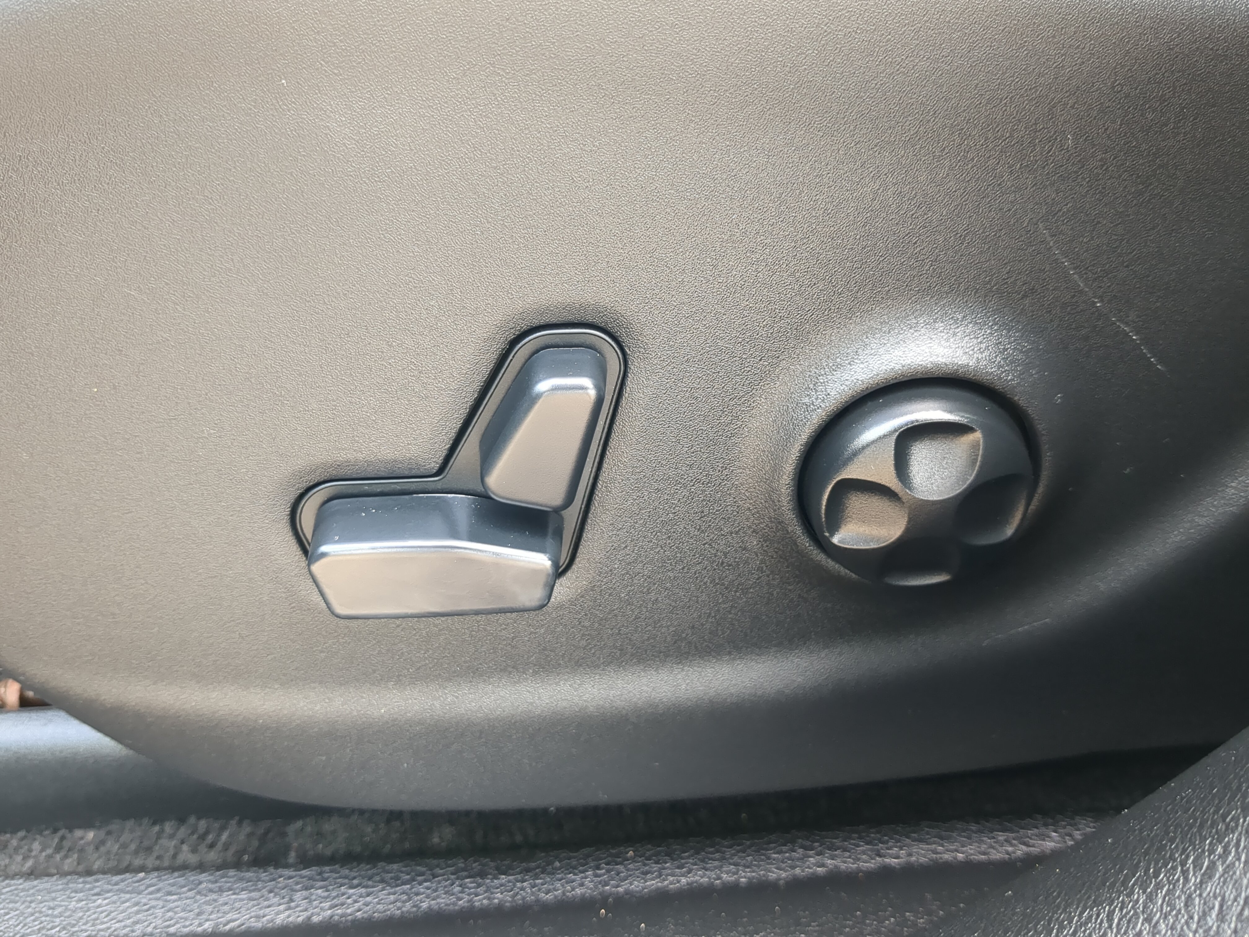 Used 2015 Jeep Cherokee Limited FWD image 30