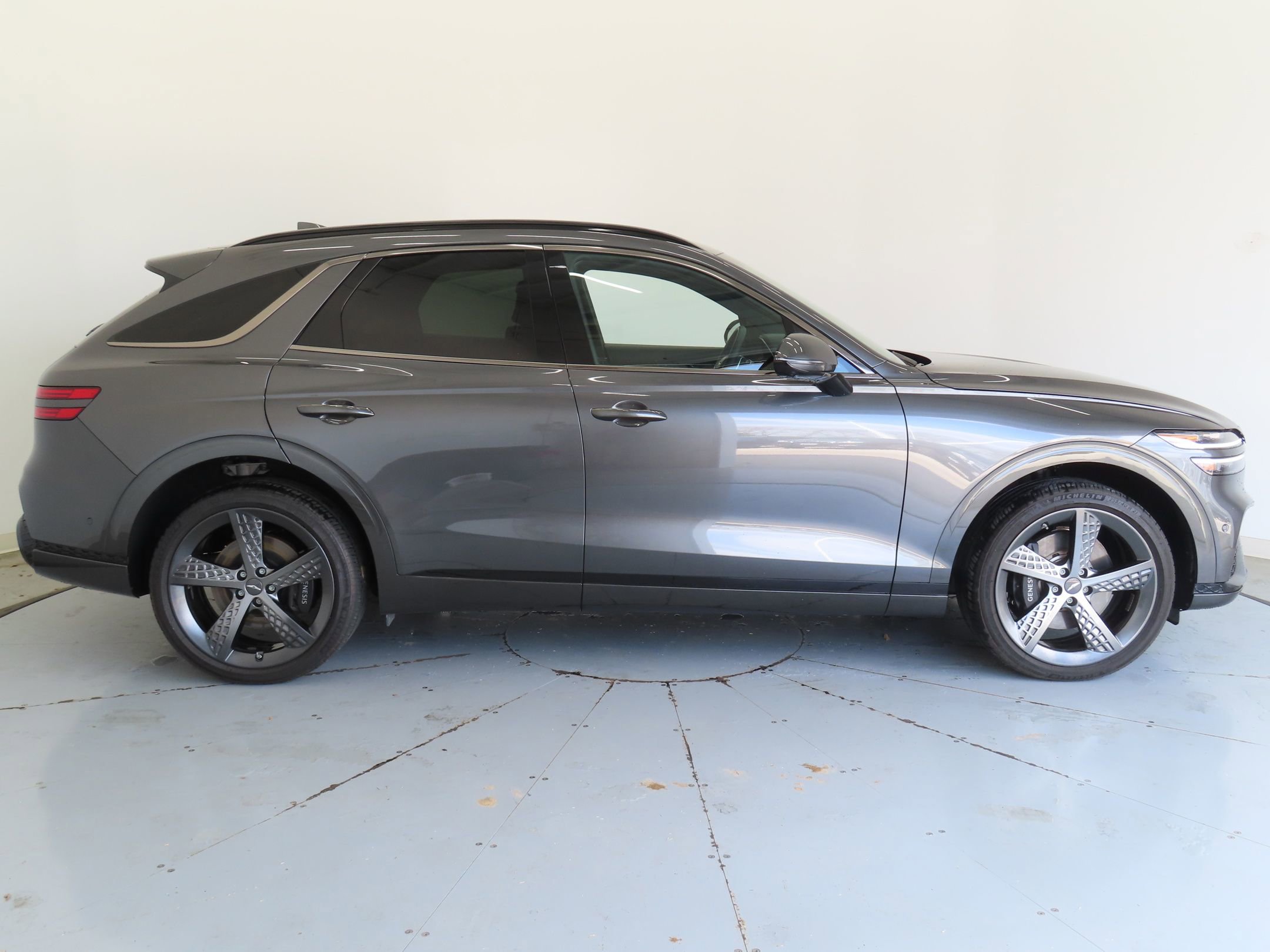 Used 2024 Genesis GV70 3.5T Sport w/ Sport Advanced Package image 2