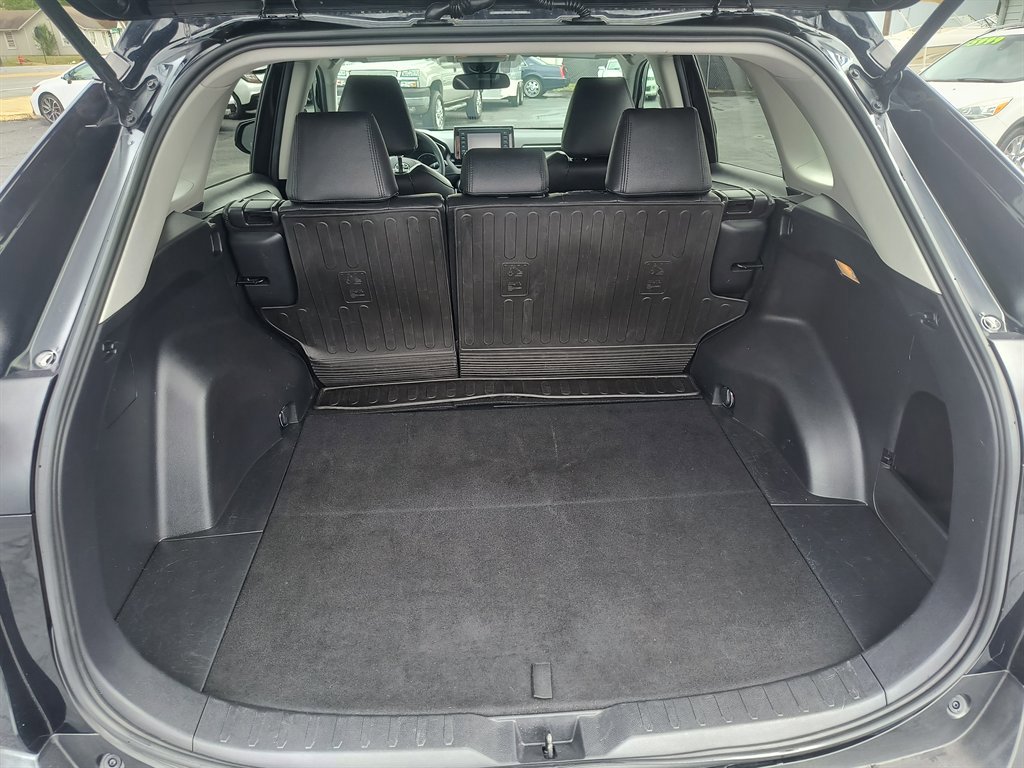 Used 2020 Toyota RAV4 LE image 30