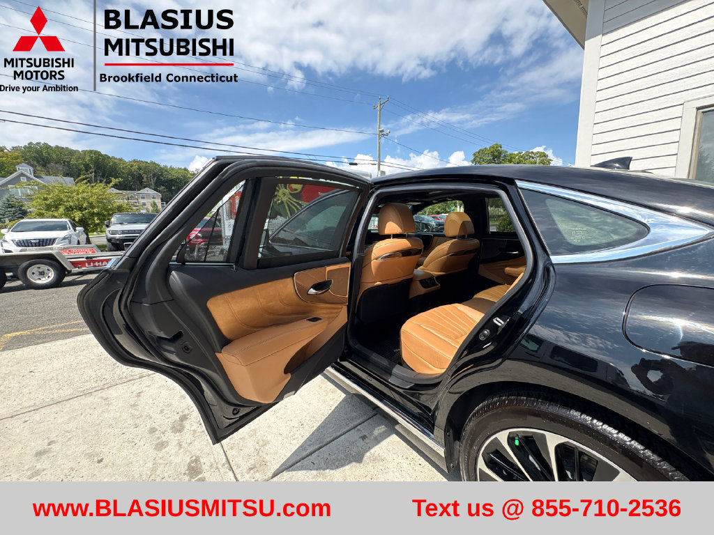 Used 2023 Lexus LS 500 AWD w/ Luxury Package image 35