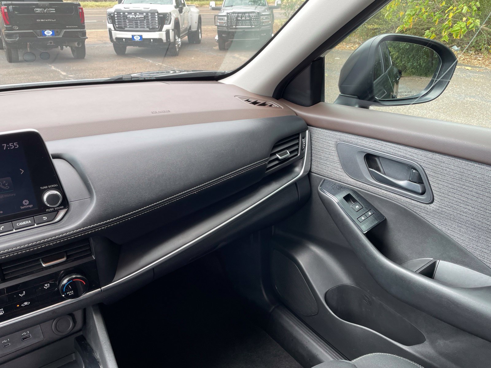 Used 2023 Nissan Rogue S FWD image 29