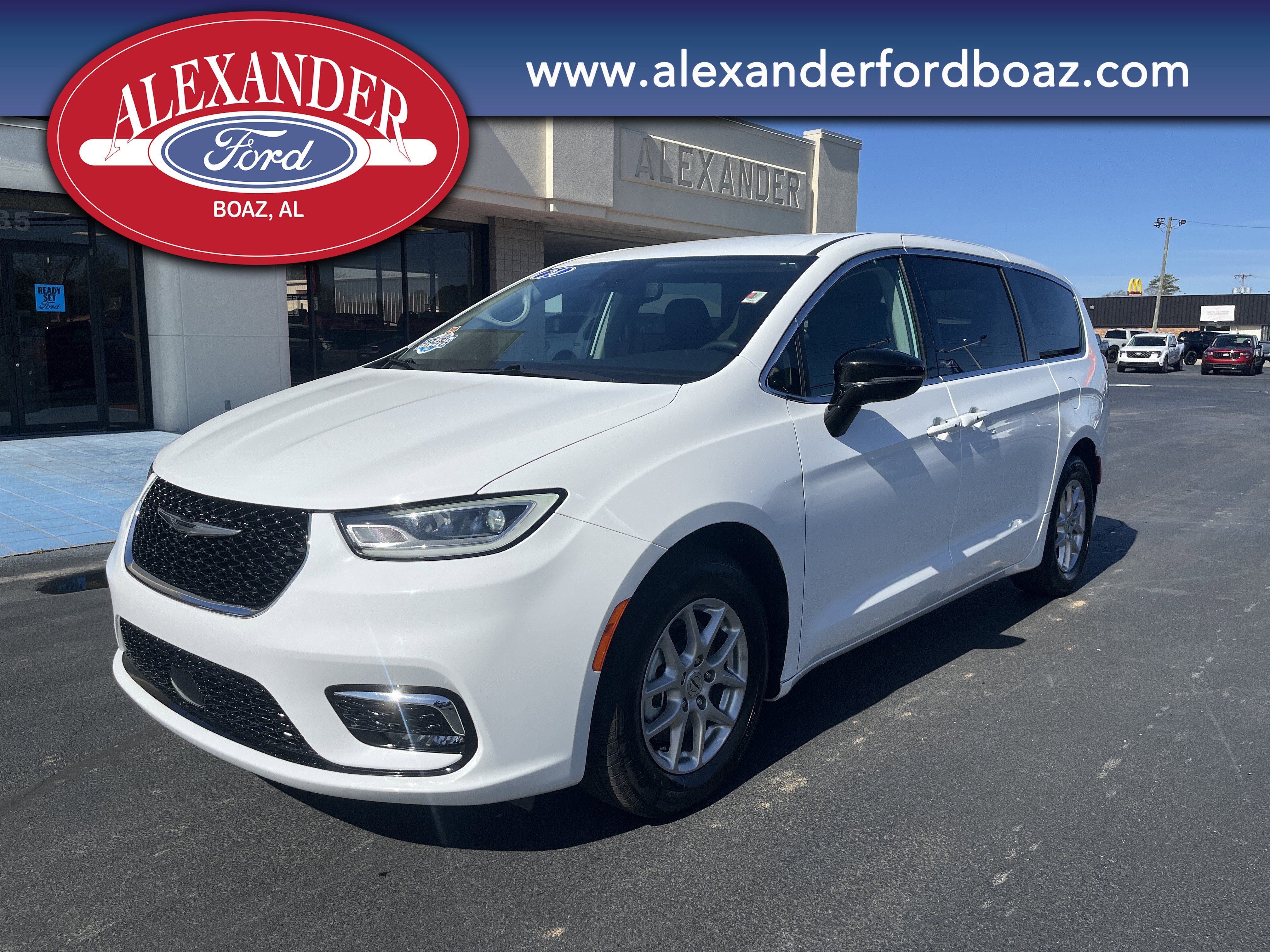 Used 2024 Chrysler Pacifica Touring-L