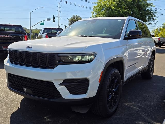 Used 2024 Jeep Grand Cherokee Altitude AWD/4WD image 8