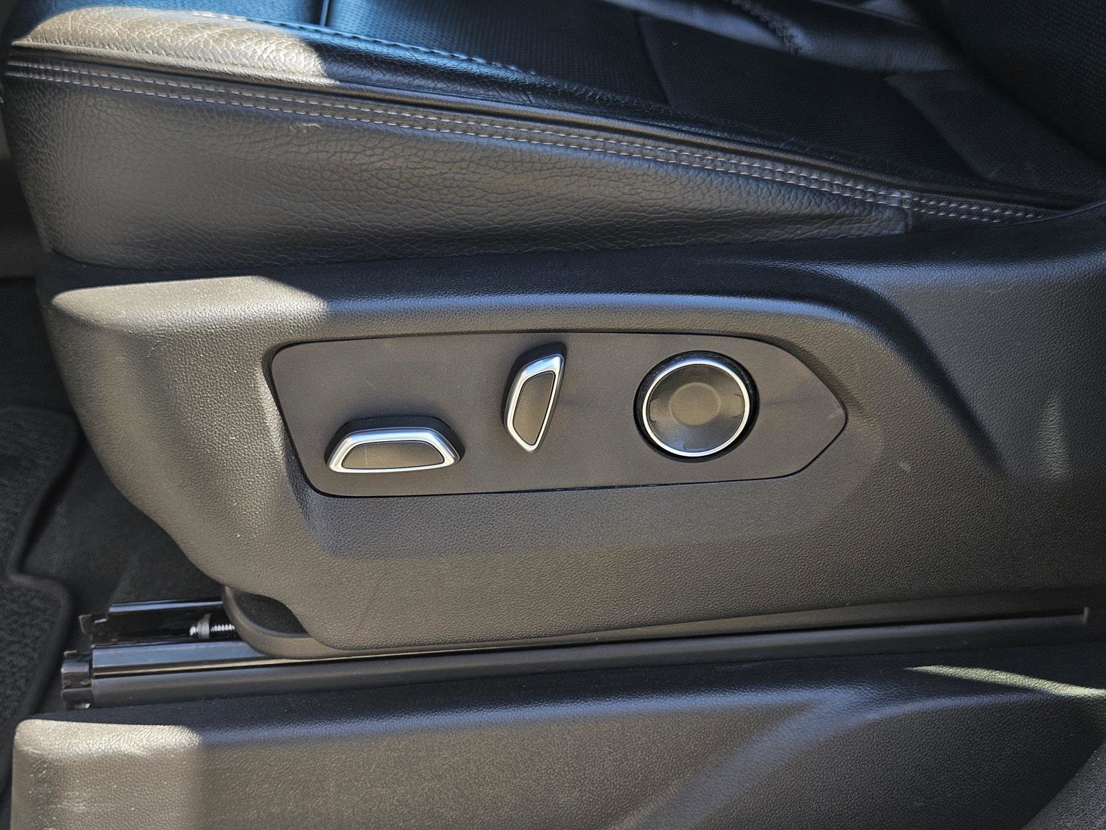 Used 2024 GMC Yukon XL Denali AWD/4WD image 31