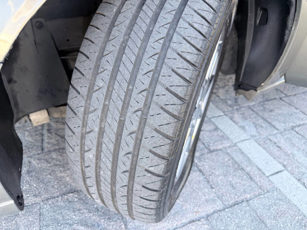 Used 2010 Cadillac DTS Luxury FWD image 24