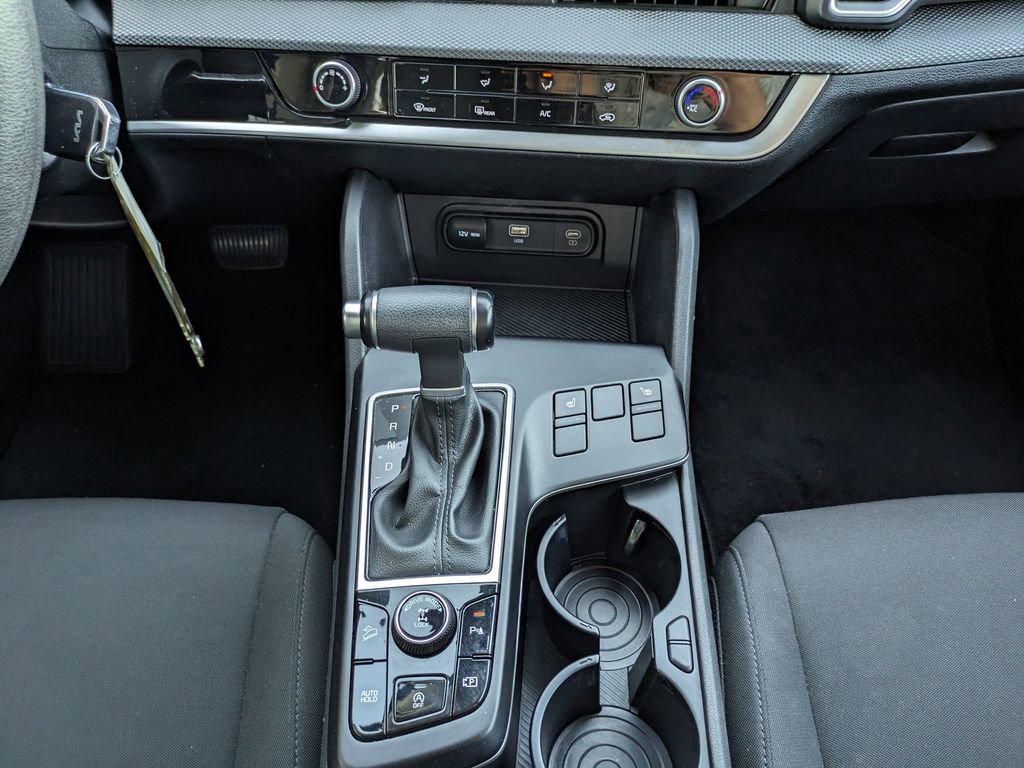 Used 2024 Kia Sportage LX image 19