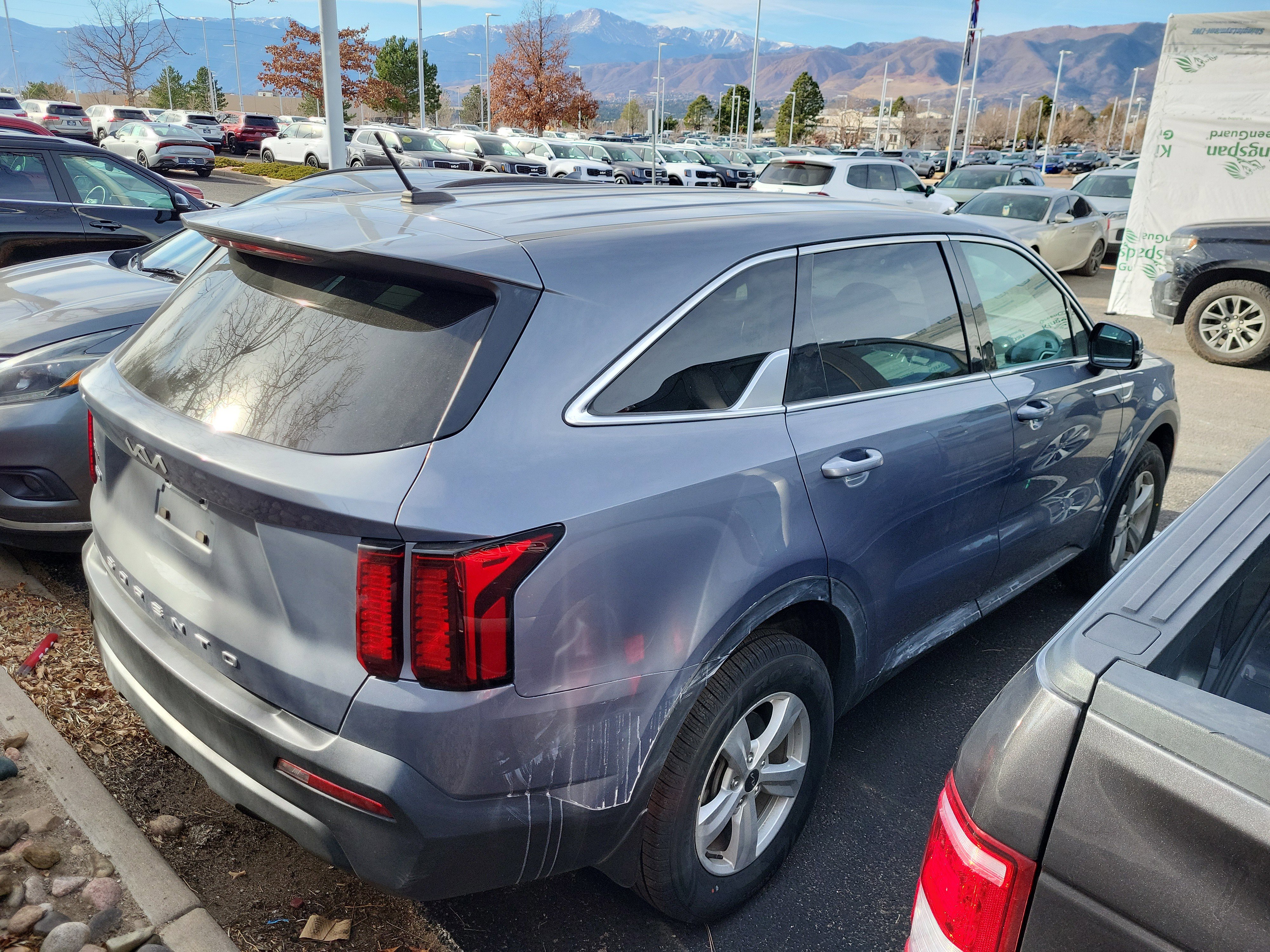 Used 2022 Kia Sorento LX image 4