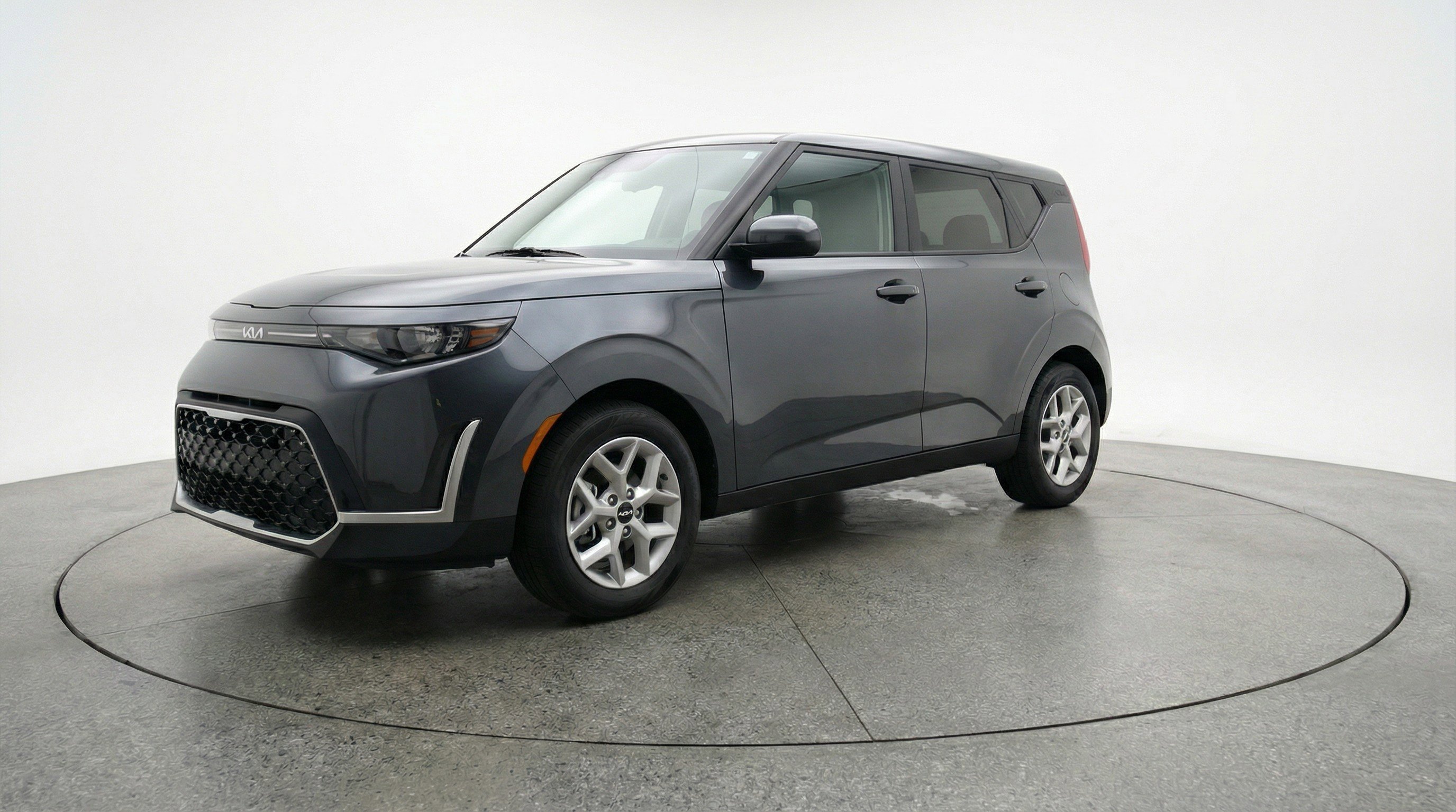 Used 2025 Kia Soul LX w/ LX Technology Package FWD image 3