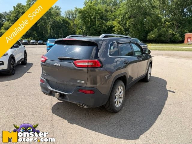 Used 2018 Jeep Cherokee Latitude w/ Cold Weather Group AWD/4WD image 6