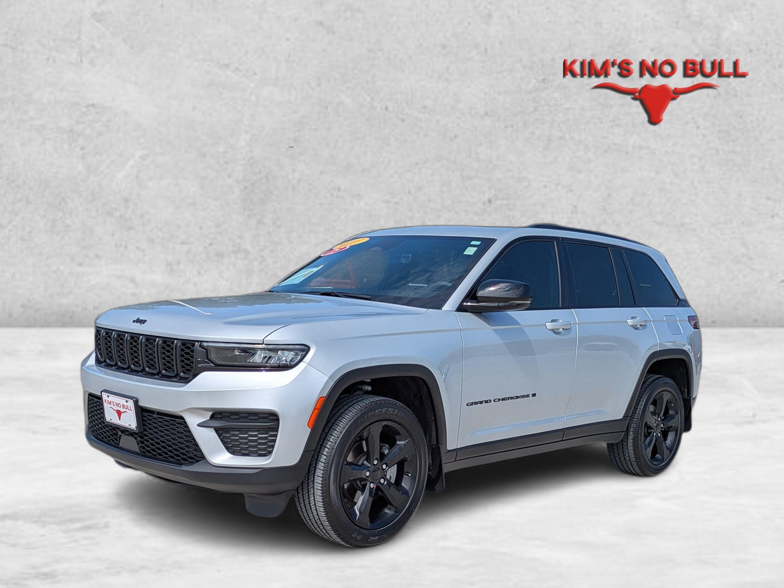 Certified 2025 Jeep Grand Cherokee Altitude RWD image 1