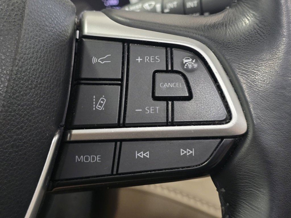Certified 2023 Toyota Highlander XLE image 32
