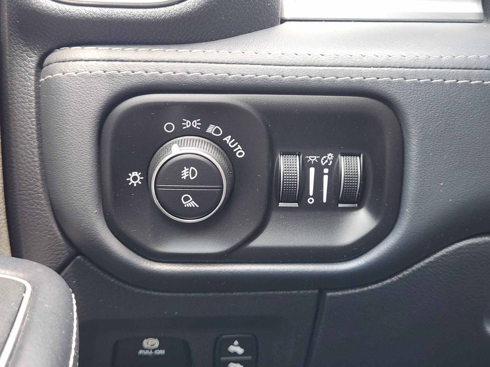 Used 2023 RAM 1500 Limited AWD/4WD image 22
