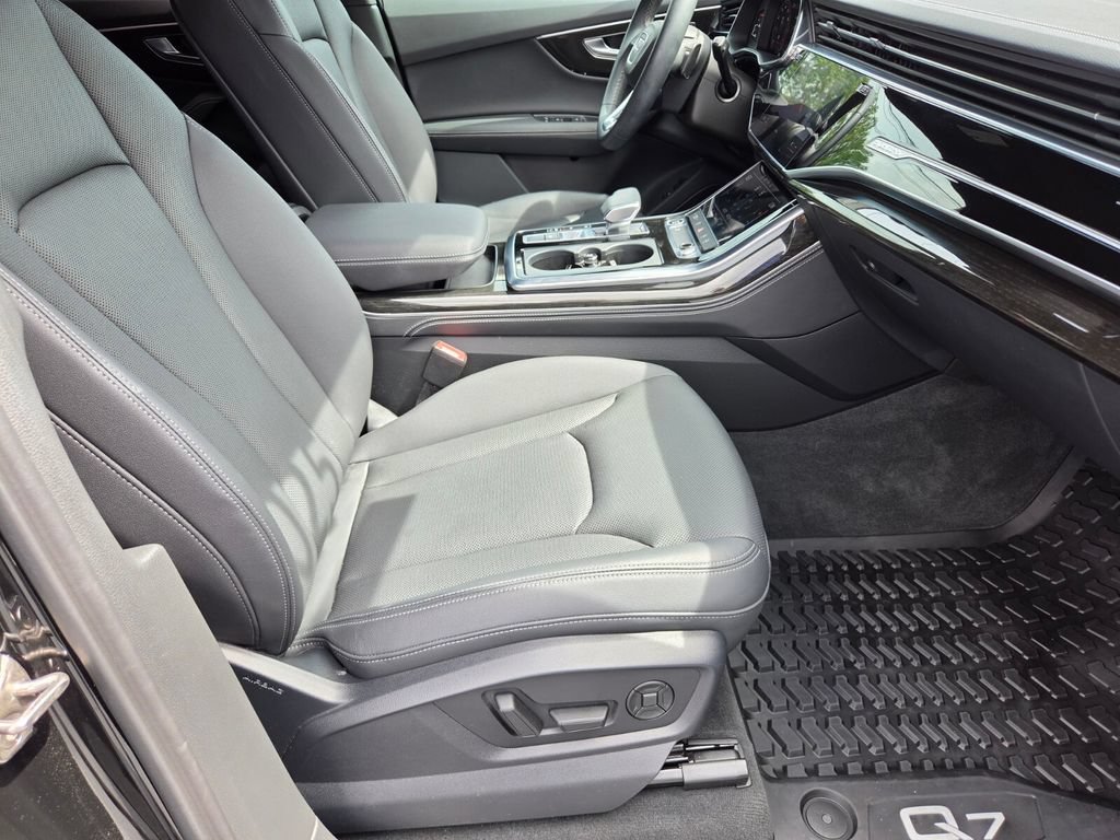 Certified 2025 Audi Q7 2.0T Premium Plus w/ Premium Plus Package AWD/4WD image 19
