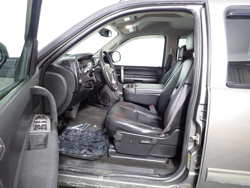 Used 2009 GMC Sierra 1500 SLE w/ Power Pack Plus AWD/4WD image 16
