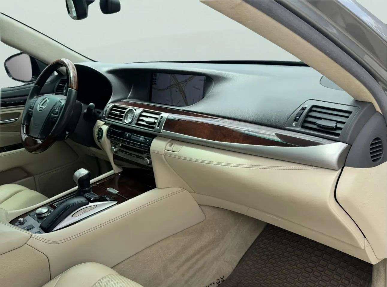 Used 2016 Lexus LS 460 w/ Comfort Package RWD image 55