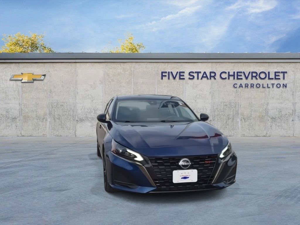 Used 2024 Nissan Altima 2.5 SR image 3