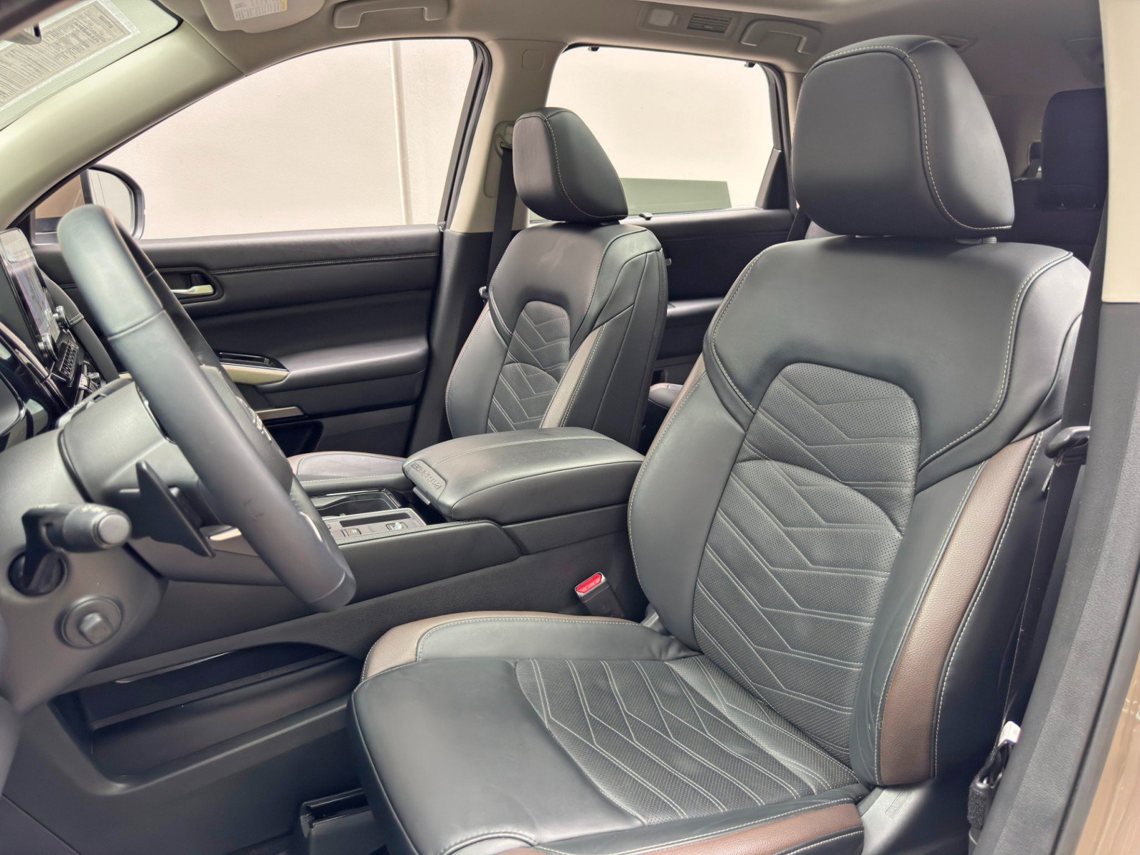 Used 2024 Nissan Pathfinder Platinum FWD image 39