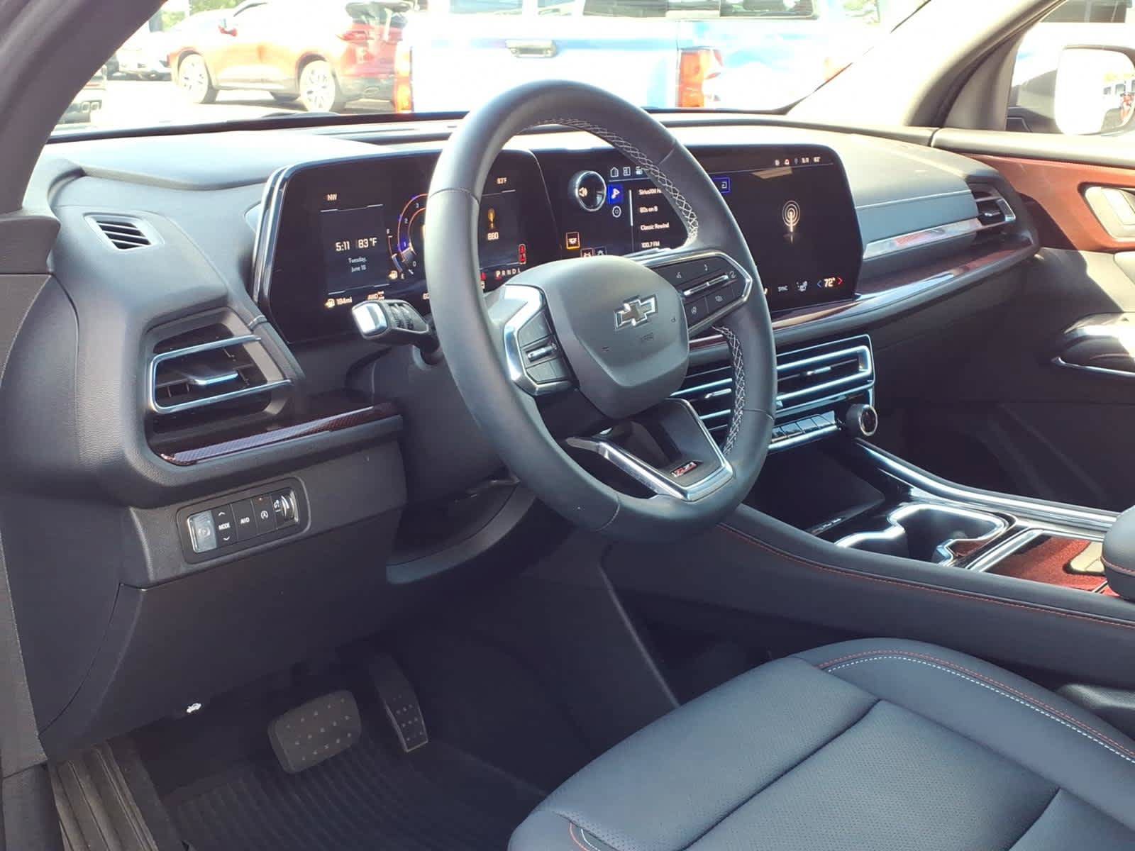 Used 2026 Chevrolet Traverse Z71 w/ LPO, Floor Liner Package AWD/4WD image 9