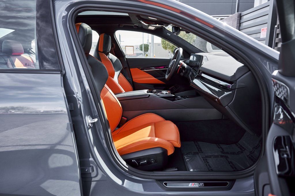 Used 2026 BMW M5 w/ Executive Package image 30
