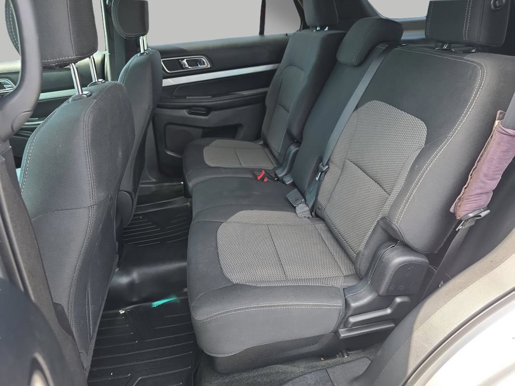 Used 2016 Ford Explorer XLT w/ Equipment Group 201A FWD image 26