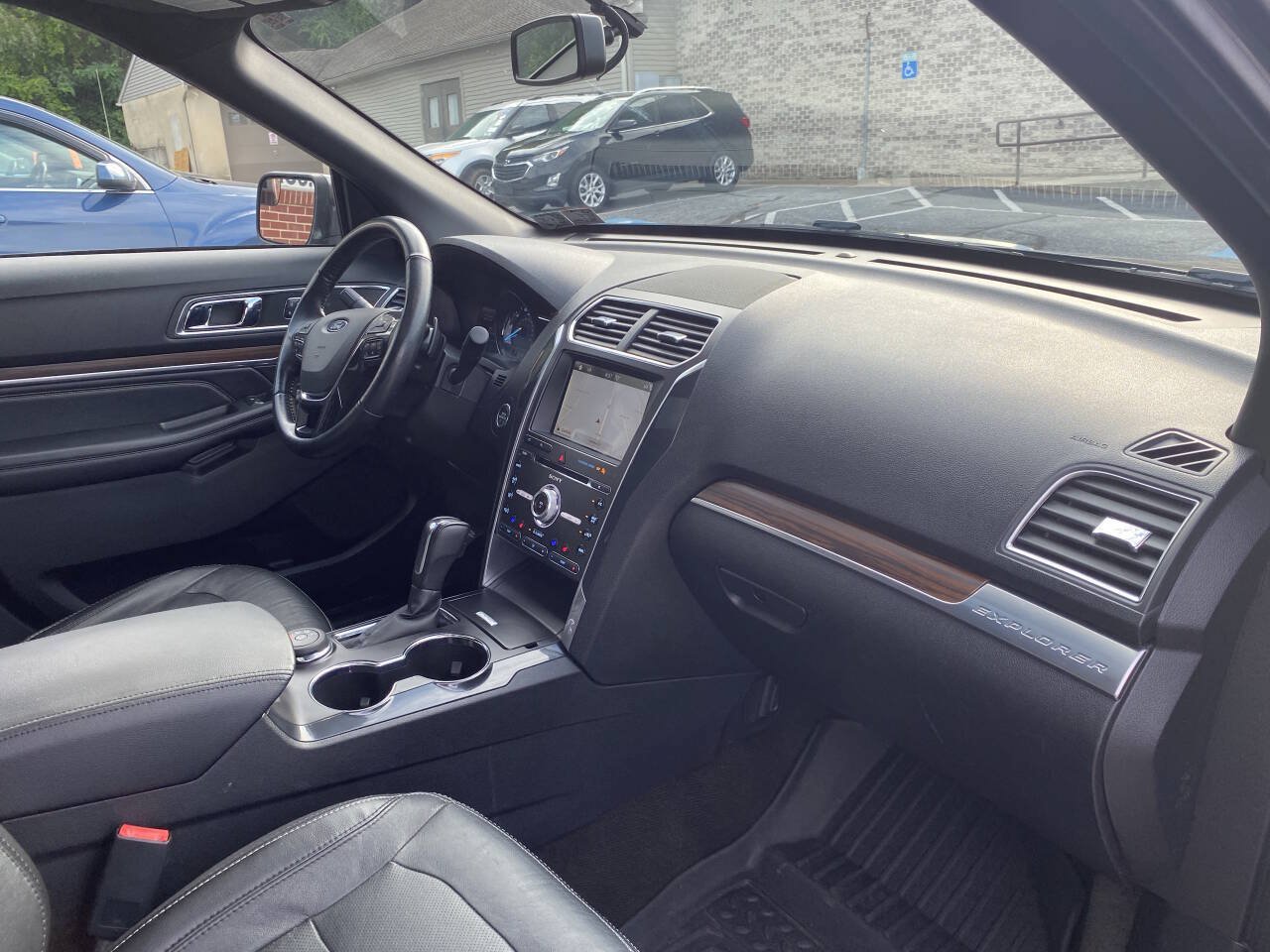 Used 2017 Ford Explorer Limited AWD/4WD image 18