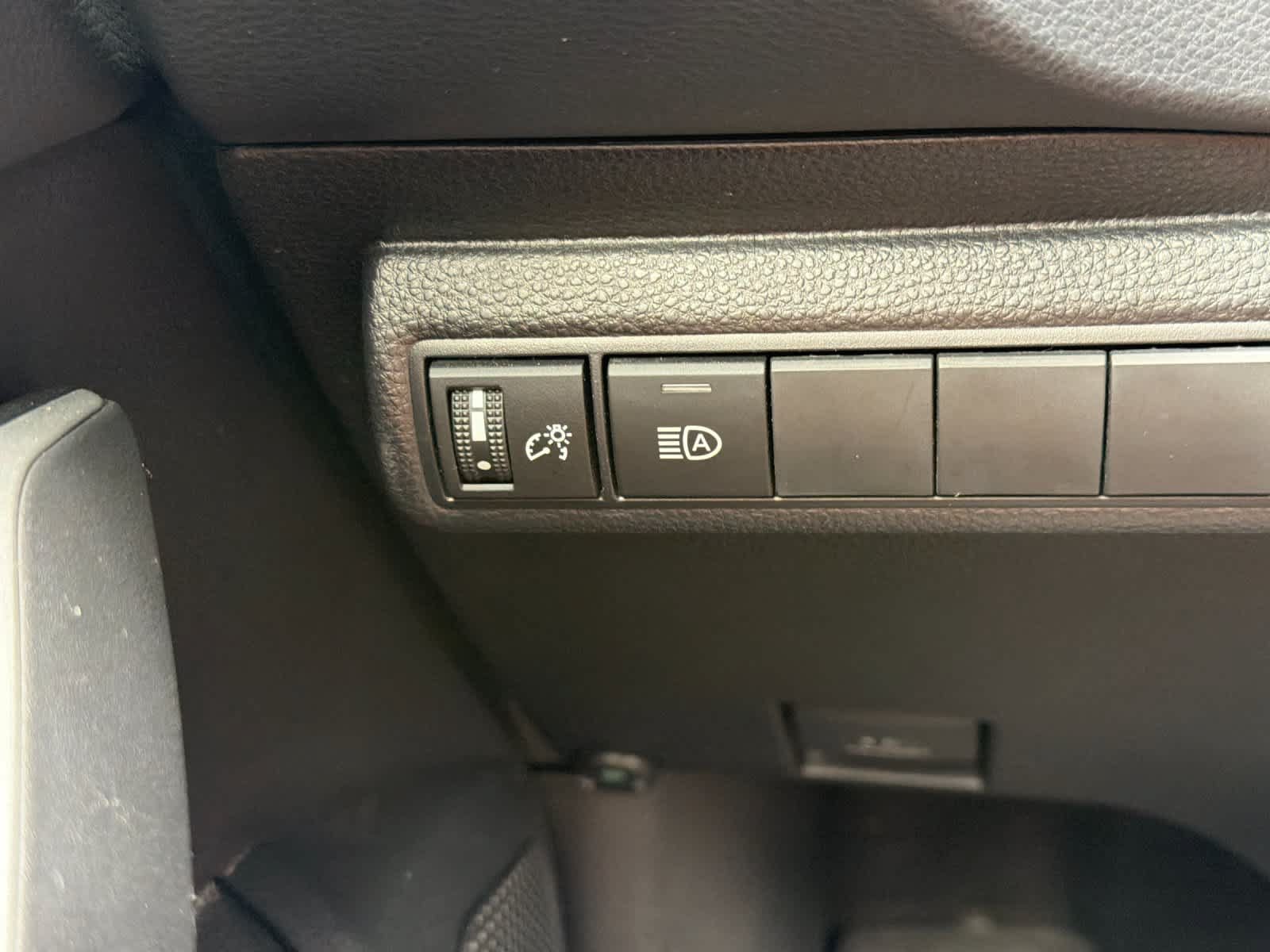 Used 2024 Toyota Corolla SE w/ SE Premium Package FWD image 28