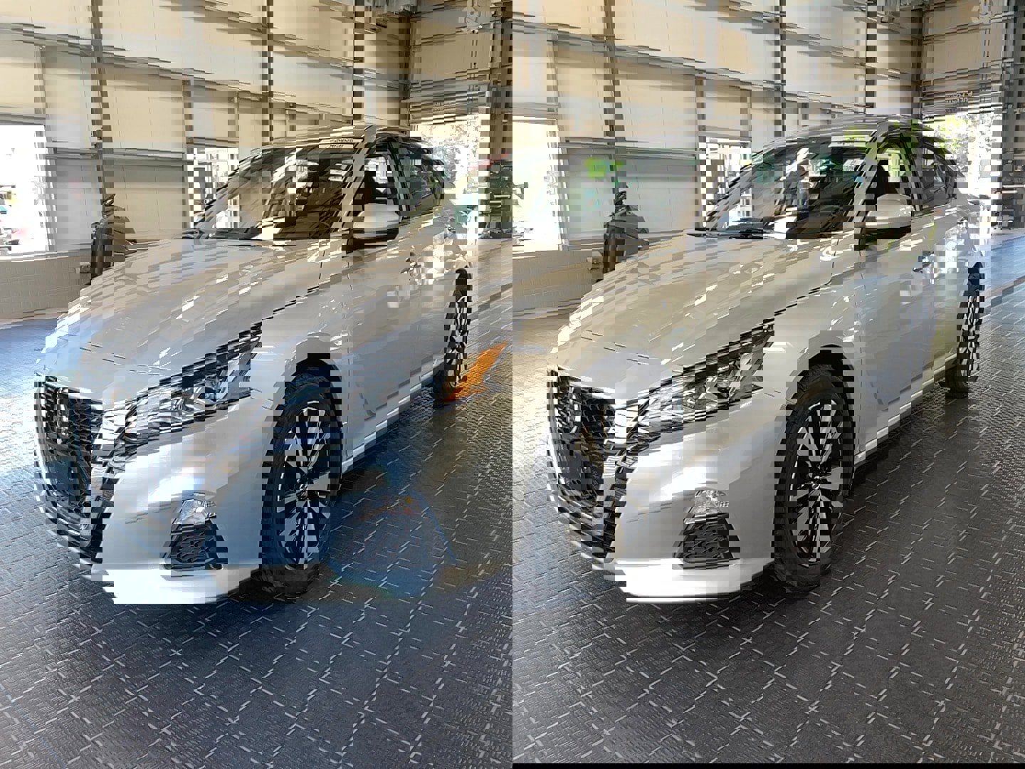 Used 2022 Nissan Altima 2.5 SV image 1