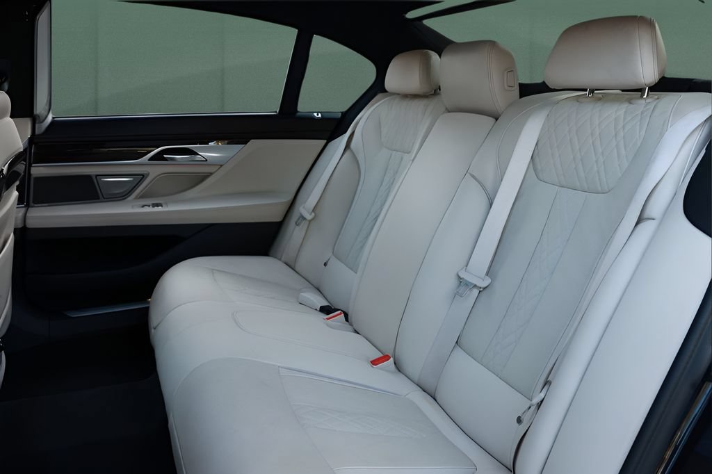 Used 2020 BMW 750i xDrive w/ Executive Package AWD/4WD image 11