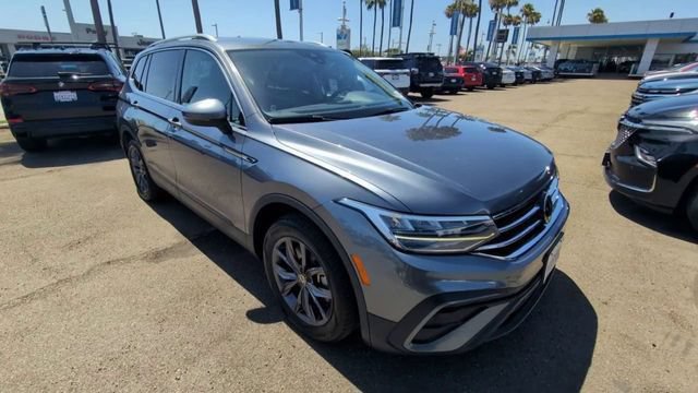 Used 2022 Volkswagen Tiguan SE FWD image 2
