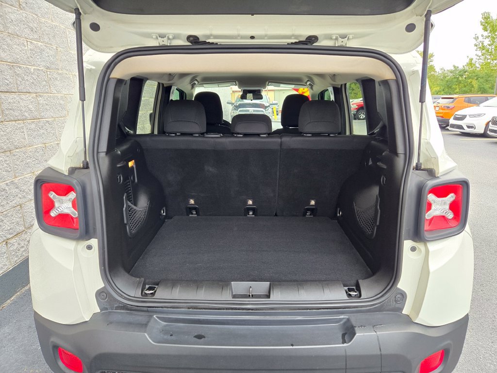 Used 2019 Jeep Renegade Latitude w/ Cold Weather Group AWD/4WD image 35