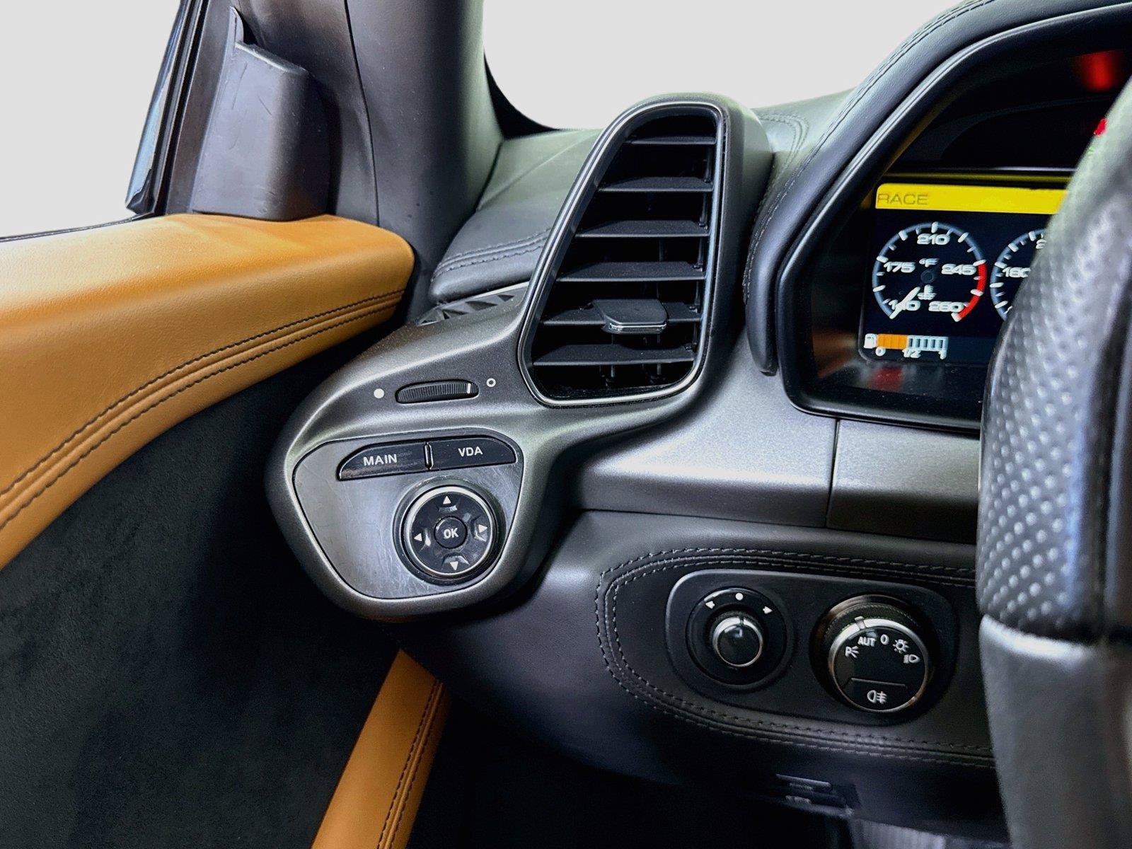Used 2011 Ferrari 458 Italia Coupe RWD image 27