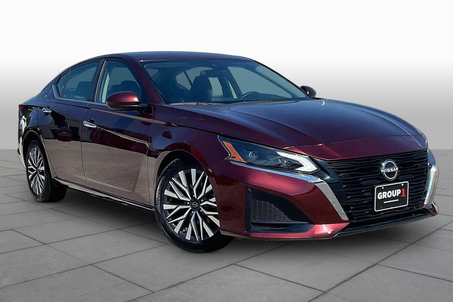 Used 2023 Nissan Altima 2.5 SV AWD/4WD image 3
