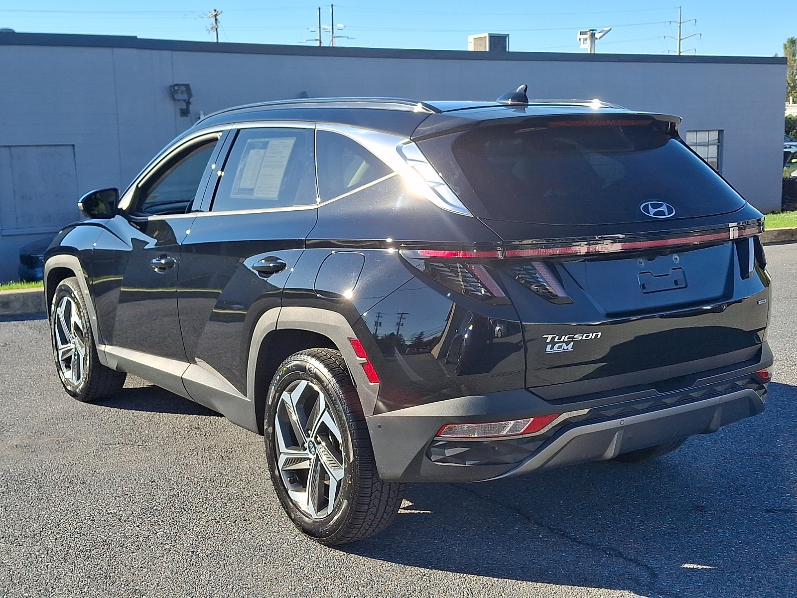 Certified 2022 Hyundai Tucson Limited w/ Cargo Package AWD/4WD image 7