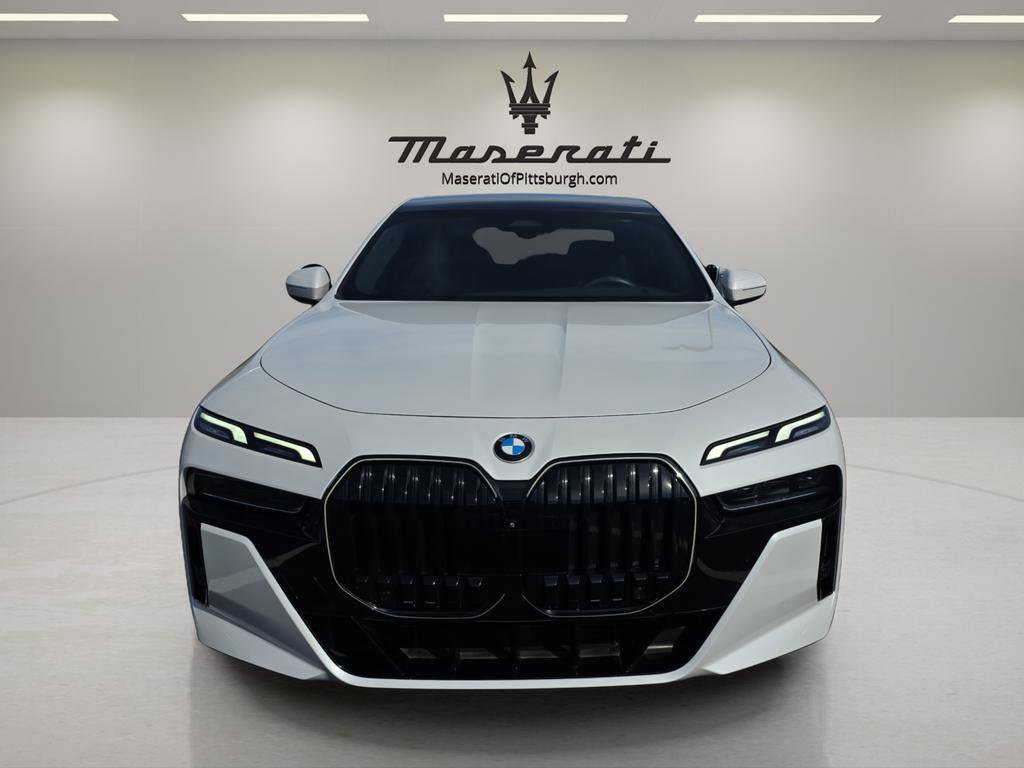 Used 2025 BMW 760i xDrive w/ Premium Package video 2