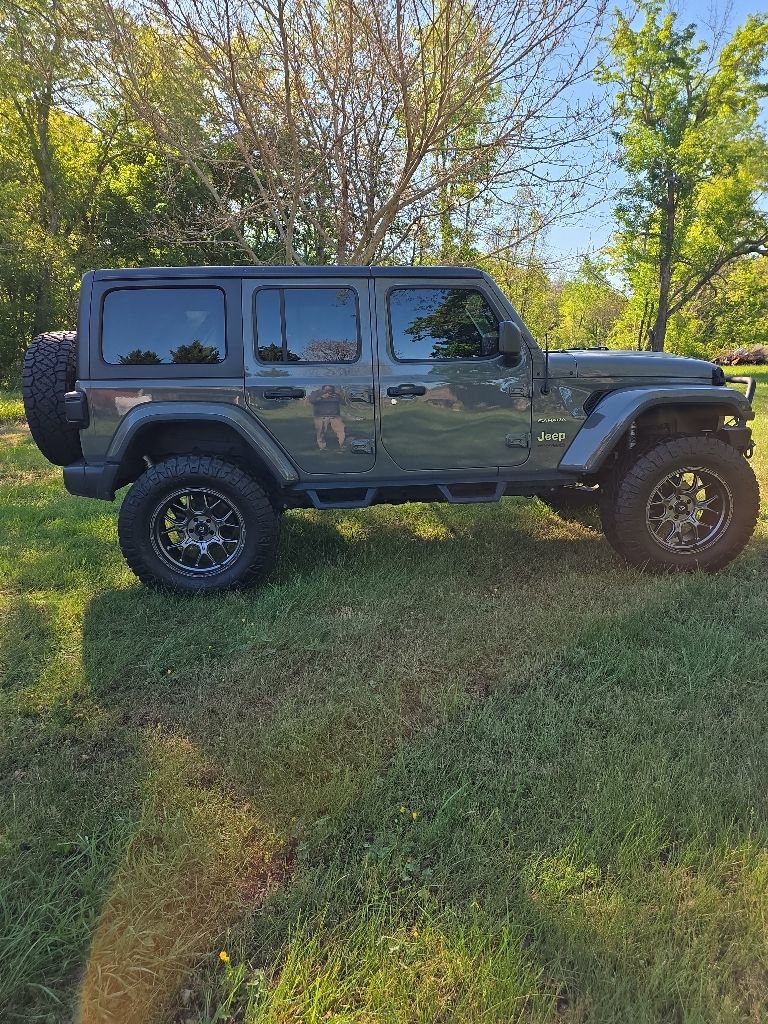 Used 2020 Jeep Wrangler Unlimited Sahara AWD/4WD image 13