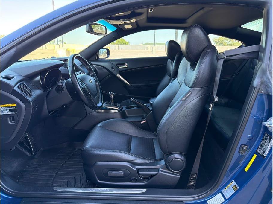 Used 2015 Hyundai Genesis 3.8 RWD image 10