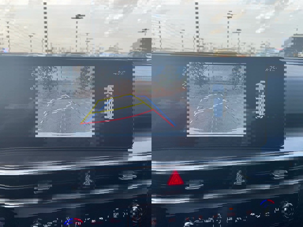 Used 2025 Kia Sorento S image 15