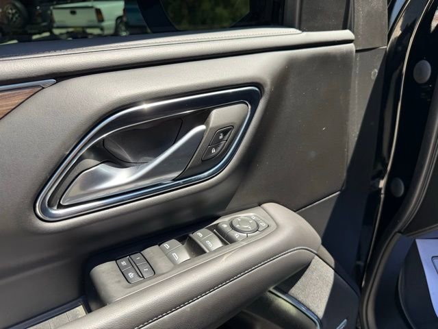 Used 2022 Chevrolet Tahoe Z71 w/ Luxury Package AWD/4WD image 18