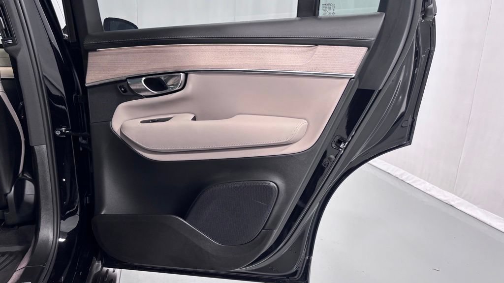 Certified 2025 Volvo XC90 B5 Plus AWD/4WD image 27