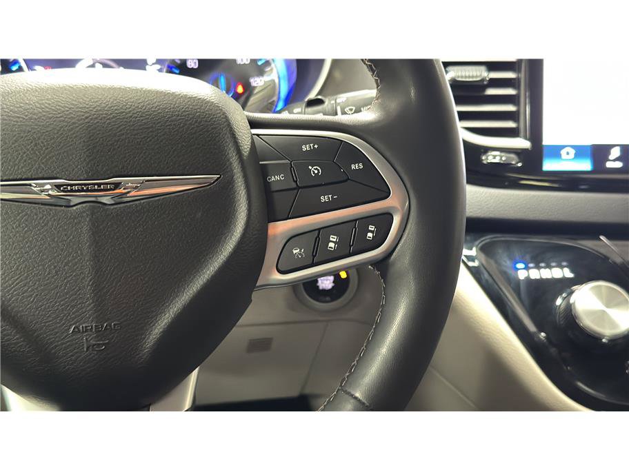 Used 2024 Chrysler Pacifica Touring-L FWD image 35