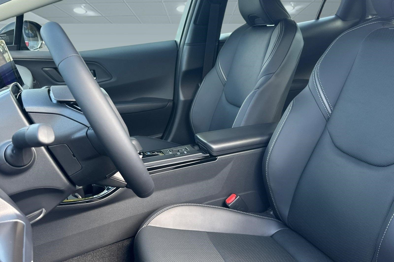 New 2027 Toyota Prius Plug-In Hybrid FWD image 5